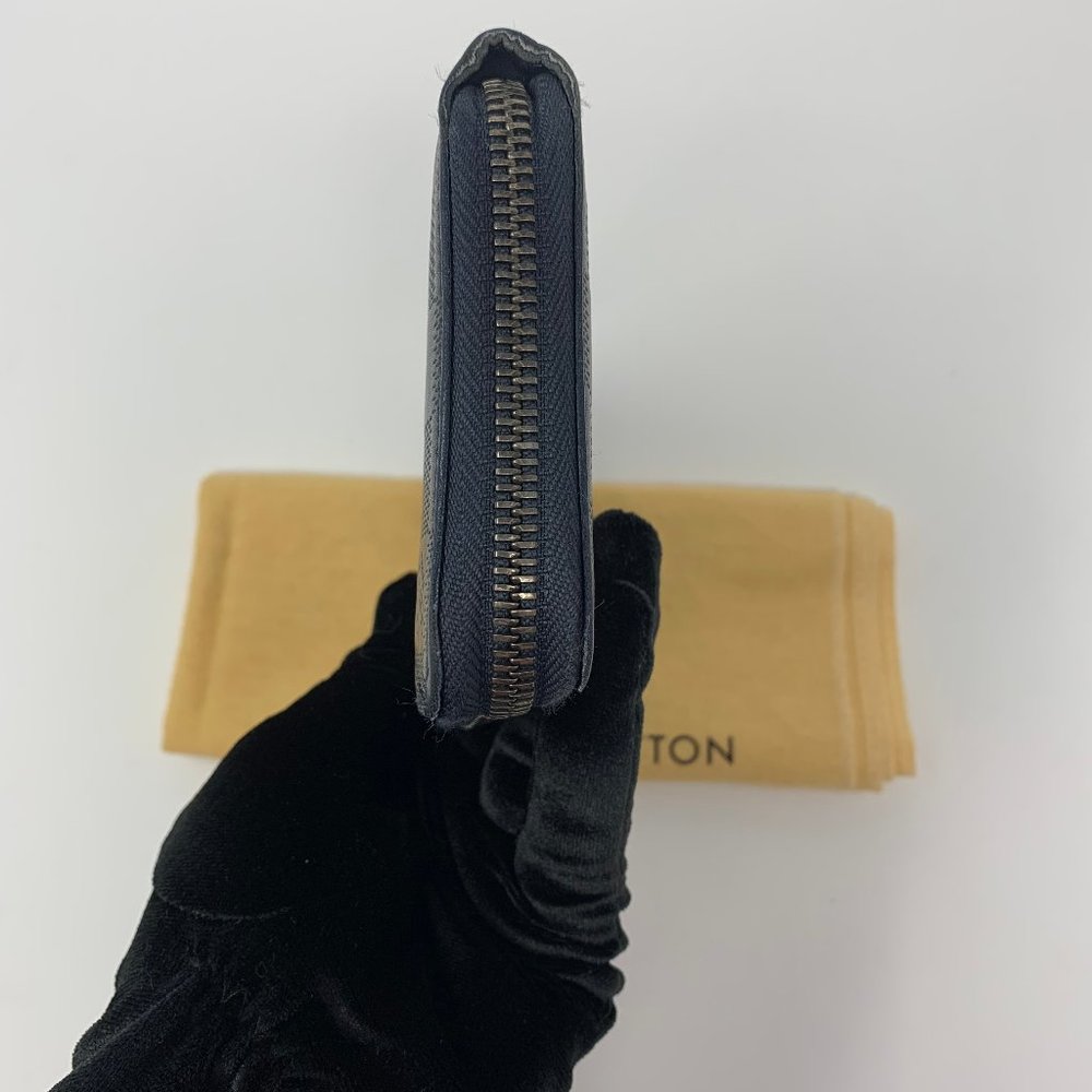 Louis Vuitton Zippy Wallet - Picture 11 of 12
